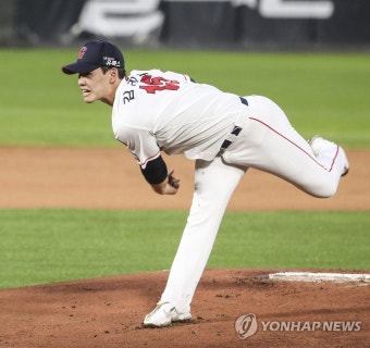 롯데 선발투수 김진욱 역투