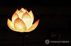 청계천에 등장한 연등