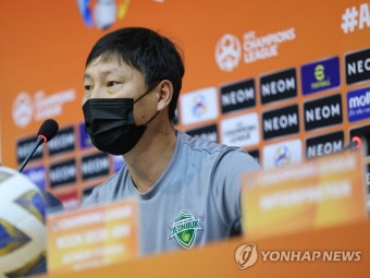 기자회견 하는 전북 현대 김상식 감독