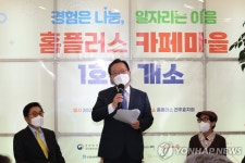 전주 홈플러스에 실버카페…김총리 시니어지원에 국민 공감대