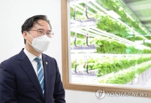 동물용 의약품 제조기업 방문한 박진규 차관