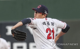 롯데 선발투수 박세웅 역투