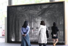 철망으로 만들어진 박승모 작가의 마야2078