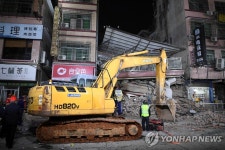 중국 창사 건물붕괴 사흘째…매몰자 포함 50명 이상 생사불명