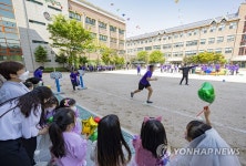 실외 마스크 착용 의무화 해제 첫날, 일상으로 한 걸음 더