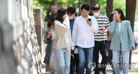 마스크 벗고 즐기는 점심 산책