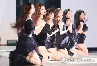 르세라핌 데뷔 쇼케이스