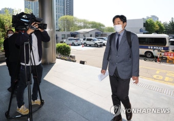 법세련, 민형배 민주당 의원 고발 조사 출석
