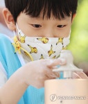 도예 체험하는 어린이들