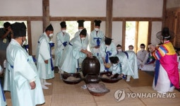 천 년 축제 강릉단오제의 시작 신주빚기