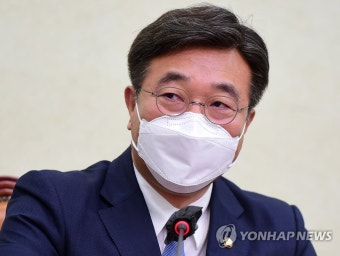 발언하는 윤호중 공동비상대책위원장