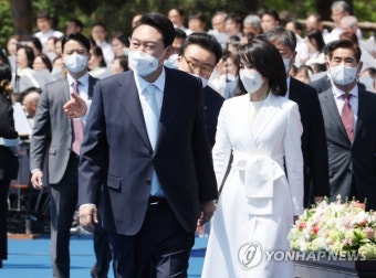 취임식장 도착한 윤석열 대통령 부부