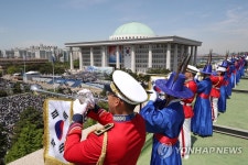 팡파르 연주하는 군악대