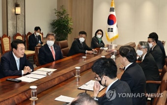 윤석열 대통령, 일본 하야시 외무상 접견