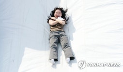 웃음이 절로 나오는 미끄럼틀