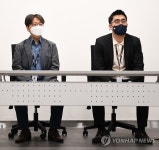이동욱 감독 경질과 관련 기자회견 하는 NC 임선남 단장과 이진만 대표이사
