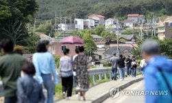 평산마을 향하는 인파