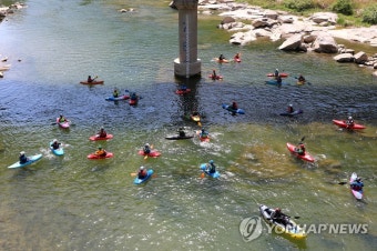 인제 내린천에서 즐기는 카약