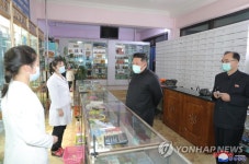 북한 김정은, 보건·사법 부문에 약 공급문제 질타 …군투입 특별명령