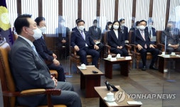 국회의장 및 여야 지도부와 환담하는 박병석 국회의장