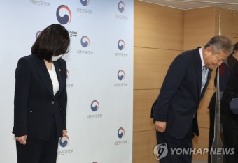 전국동시지방선거 대국민 담화문 마치고 인사하는 이상민 장관
