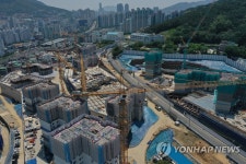 부산·경남 레미콘 파업…멈춰진 콘크리트 타설