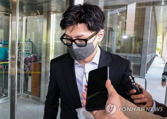 집무실 향하는 한동훈 법무부 장관
