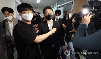 검찰 '산업부 블랙리스트' 의혹 관련 백운규 전 장관 사무실 압수수색 실시