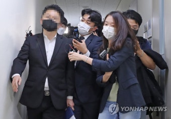 검찰 '산업부 블랙리스트' 의혹 관련 백운규 전 장관 사무실 압수수색 실시