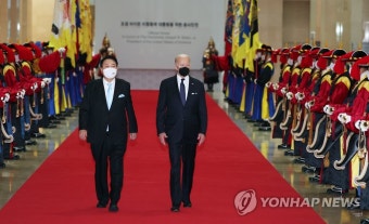 환영만찬 입장하는 한미 정상