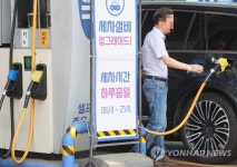 유류세 인하 확대에도 2주 연속 오름세, 셀프 주유소 찾는 시민들