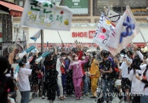 인파속에 춘천마임축제 개막