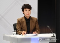 방송토론회 준비하는 김은혜 후보