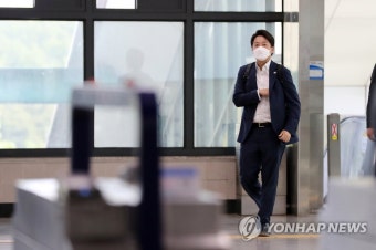 지하철 타고 군포 도착한 이준석 대표