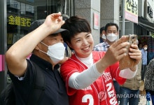 양평 용문5일장 방문해 인사하는 김은혜 후보