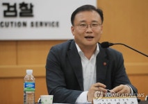 기자간담회 하는 박종근 제주지검장