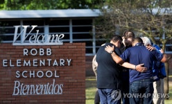 텍사스 초등학교 총격 희생자는 4학년 같은반 아이들