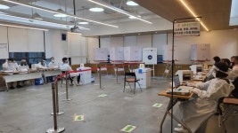 확진자 투표 시간에 한산한 중림동 사전투표소