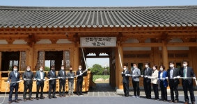 전주 덕진공원 명물 연화정, 재건축 거쳐 도서관으로 변신