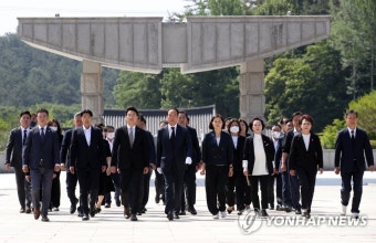 국민의힘 지방선거 후보 5·18민주묘지 참배