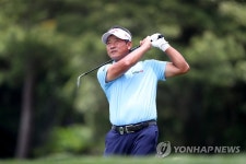 세컨드 아이언 샷 하는 최경주