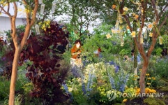 풀 내음 꽃향기 가득