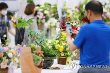 풀 내음 꽃향기 가득