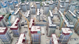 둔촌주공 사태 장기화…멈춰 선 타워크레인