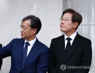 황어장터 기념탑 찾은 이재명