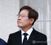 황어장터 기념탑 찾은 이재명