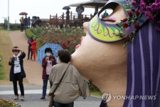 곡성 장미축제장의 시민들