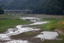 주암호 가뭄에 드러난 수몰됐던 교량