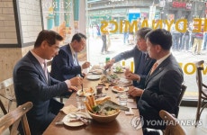 尹대통령, 종로서 점심 피자 번개…경제수석 생일