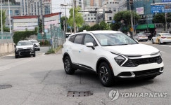 번호판 없이 공장 나서는 완성차